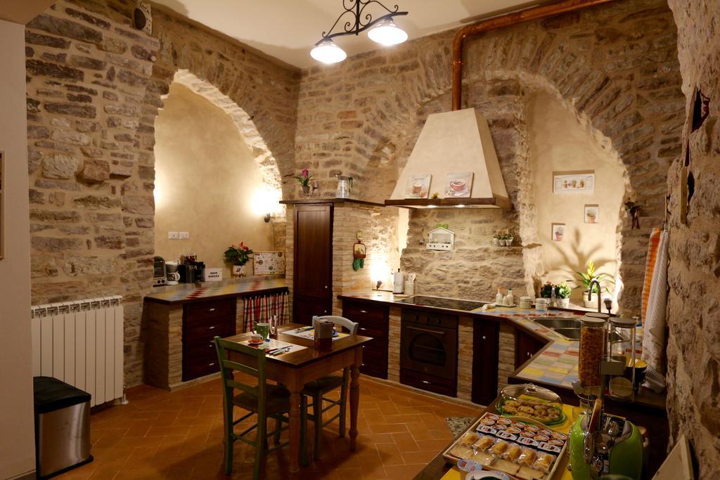 Отель La Casina Colorata Ассизи Экстерьер фото